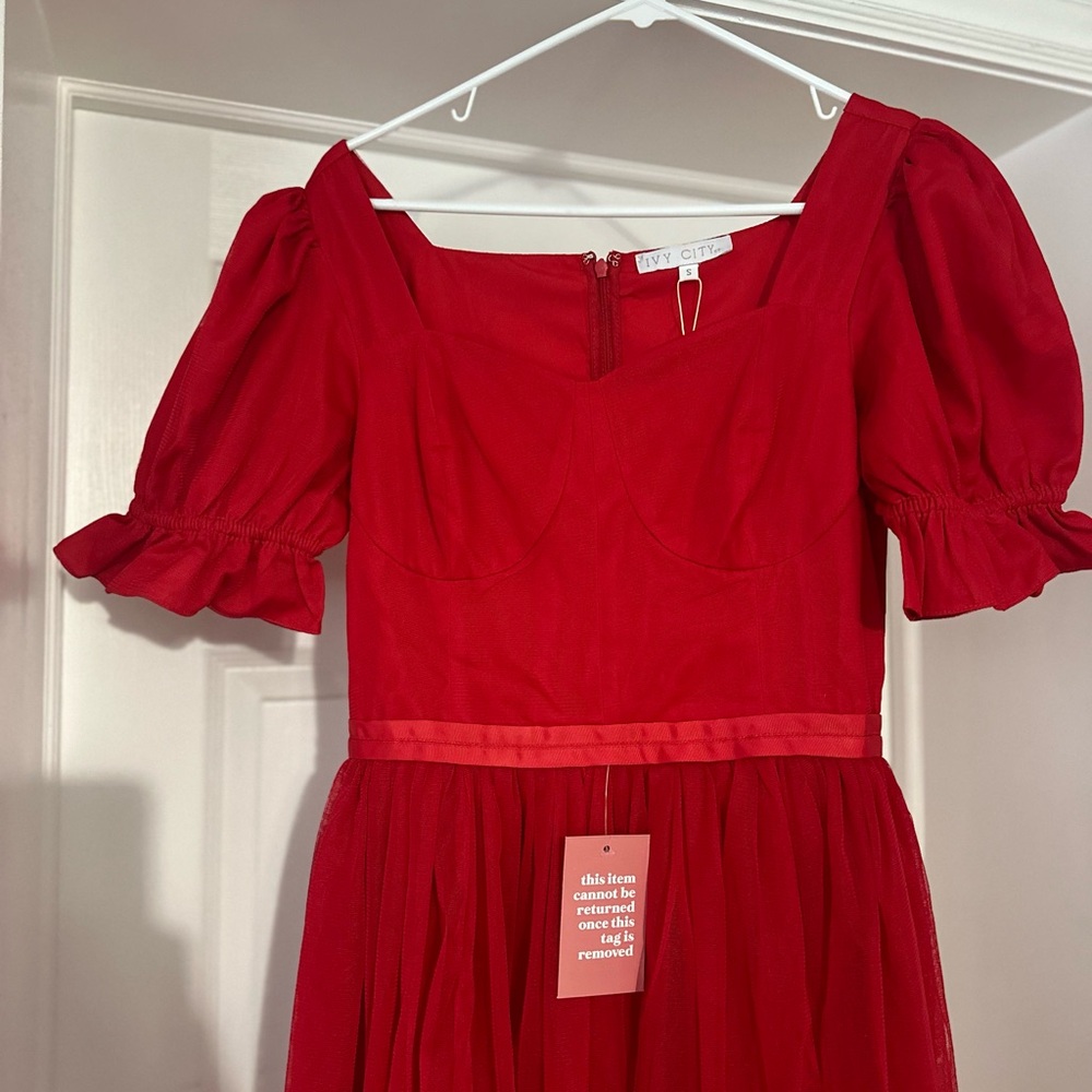 Ivy City Co ballerina dress in red. New with tags, never worn, smoke/pet free